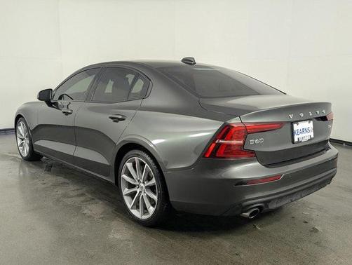 2020 Volvo S60 T6 Momentum