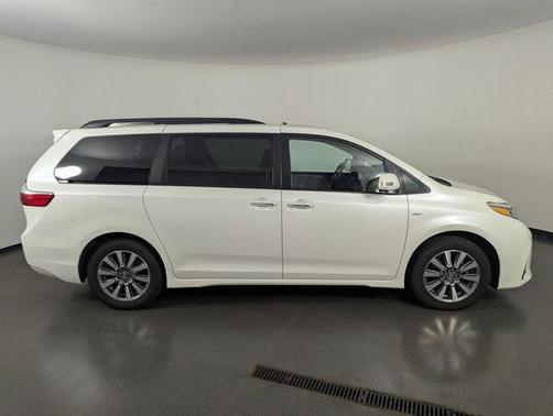 2020 Toyota Sienna Limited Premium