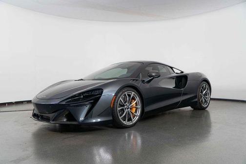 2023 McLaren Artura Performance