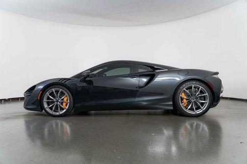 2023 McLaren Artura Performance