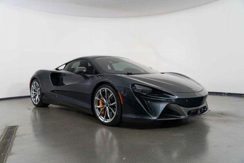 2023 McLaren Artura Performance
