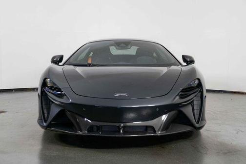 2023 McLaren Artura Performance