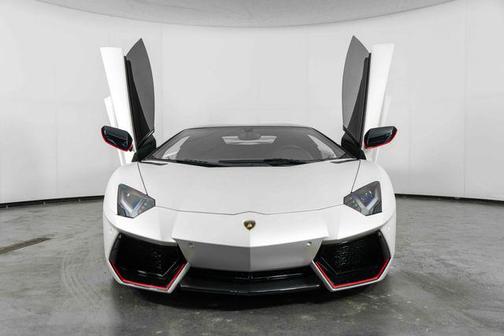 2016 Lamborghini Aventador LP700-4 Pirelli Edition