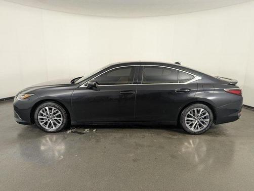 2025 Lexus ES 300h F SPORT Handling