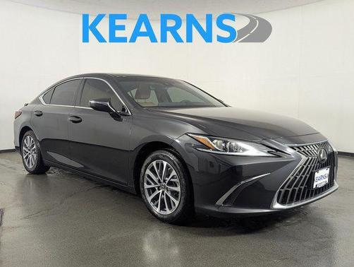 2025 Lexus ES 300h F SPORT Handling