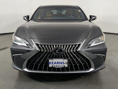 2025 Lexus ES 300h F SPORT Handling