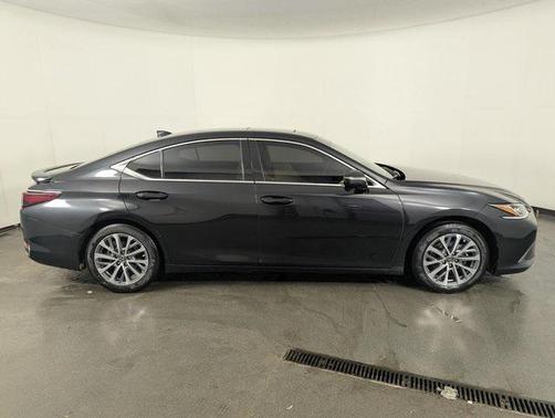 2025 Lexus ES 300h F SPORT Handling