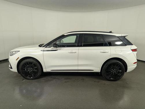 Pristine White Metallic Tri-Coat 2023 Lincoln Corsair Reserve