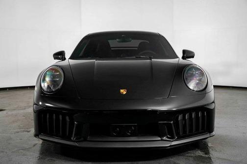 2025 Porsche 911 Carrera 4 GTS