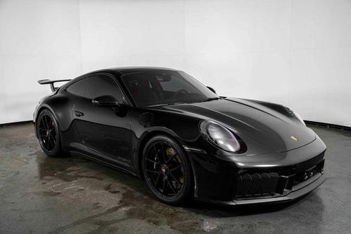 2025 Porsche 911 Carrera 4 GTS