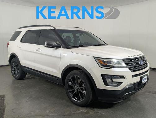 White Platinum Metallic Tri-Coat 2017 Ford Explorer XLT