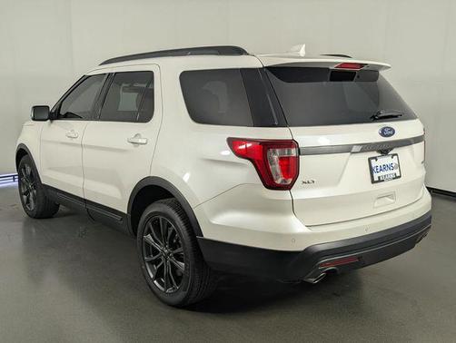 White Platinum Metallic Tri-Coat 2017 Ford Explorer XLT