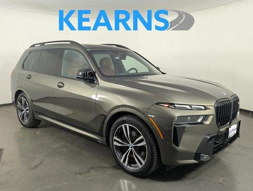 Manhattan Green Metallic 2024 BMW X7 M60i