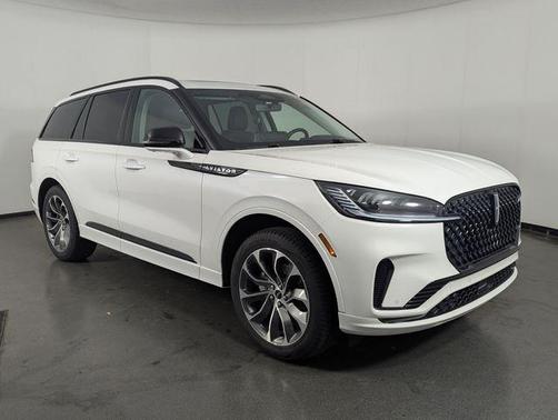 White Metallic 2025 Lincoln Aviator Premiere