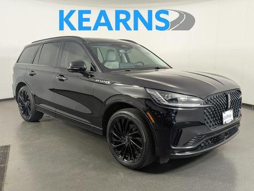 Infinite Black Metallic Clearcoat 2025 Lincoln Aviator Reserve AWD