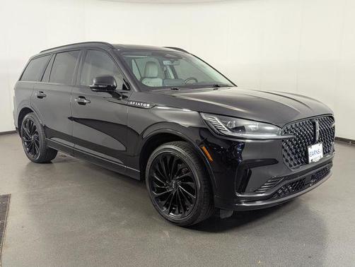 Infinite Black Metallic Clearcoat 2025 Lincoln Aviator Reserve AWD