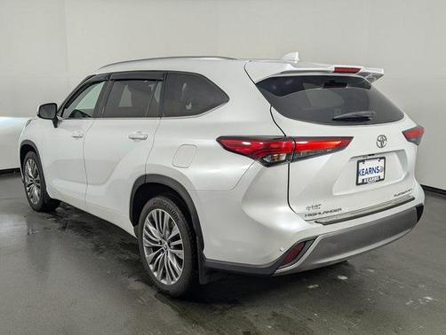 2022 Toyota Highlander Platinum