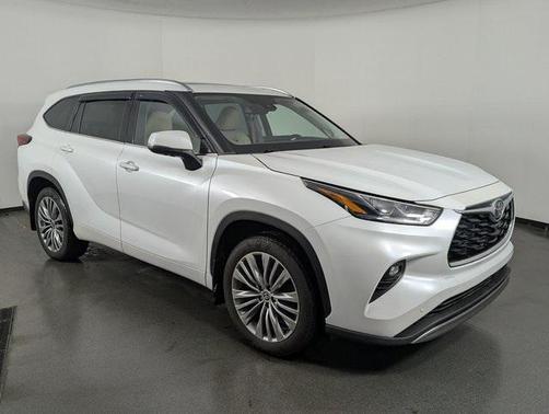 2022 Toyota Highlander Platinum