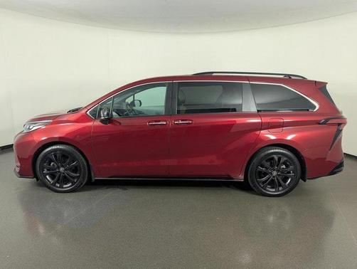 2023 Toyota Sienna XSE 7 Passenger
