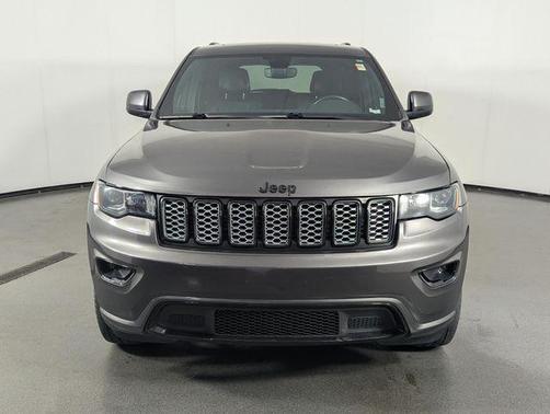 Granite Crystal Metallic Clearcoat 2019 Jeep Grand Cherokee Altitude
