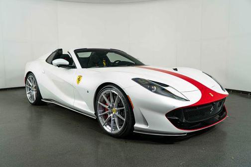 Glossy Bianco Sanae 2022 Ferrari 812 GTS Base