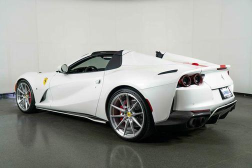 Glossy Bianco Sanae 2022 Ferrari 812 GTS Base