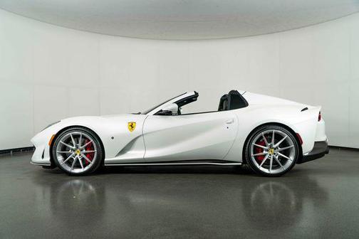 Glossy Bianco Sanae 2022 Ferrari 812 GTS Base