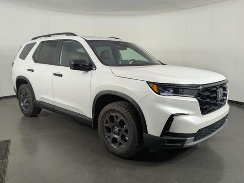 White 2025 Honda Pilot TrailSport