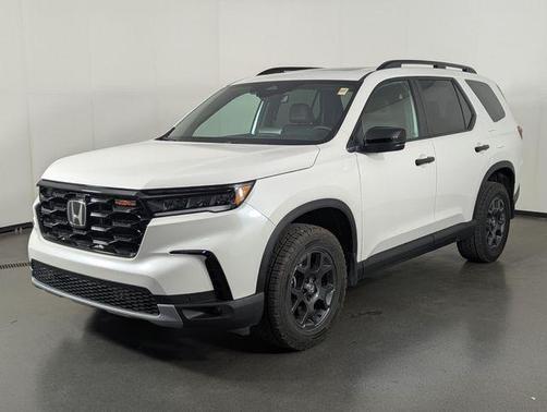 White 2025 Honda Pilot TrailSport