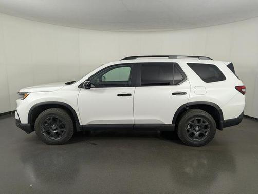 White 2025 Honda Pilot TrailSport