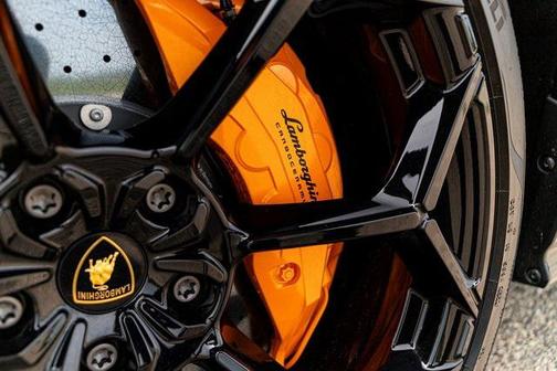2024 Lamborghini Urus Performante