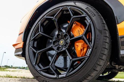 2024 Lamborghini Urus Performante