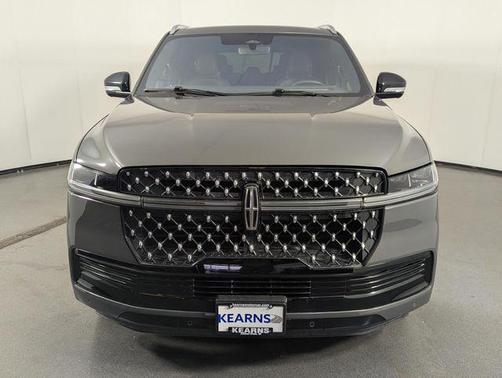 Chroma Caviar Dark Gray Metallic Clearcoat 2025 Lincoln Navigator Black Label