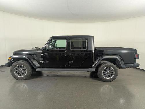 Black Clearcoat 2020 Jeep Gladiator Overland