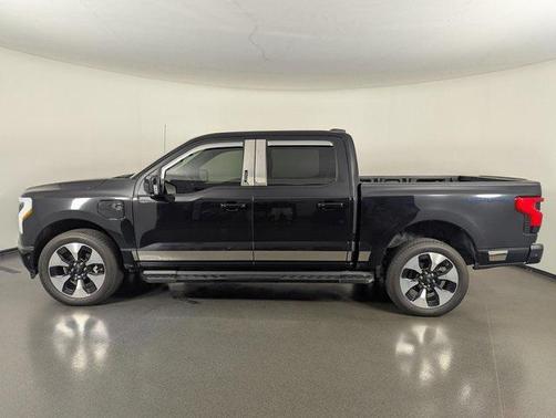 2022 Ford F-150 Lightning Platinum
