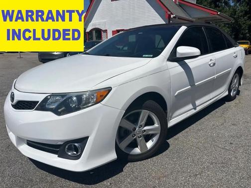 White 2014 Toyota Camry SE Sport