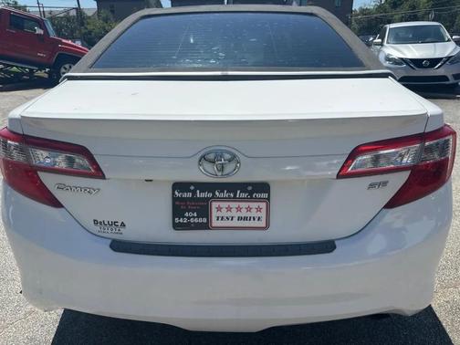 White 2014 Toyota Camry SE Sport