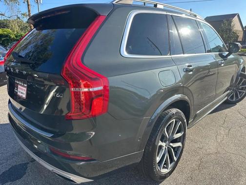 Gray 2018 Volvo XC90 T6 Momentum