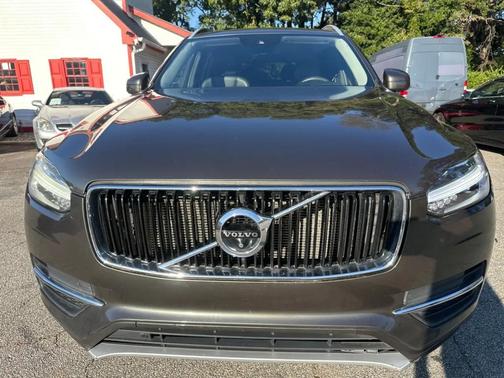 Gray 2018 Volvo XC90 T6 Momentum