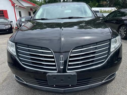 Black 2019 Lincoln MKT Reserve