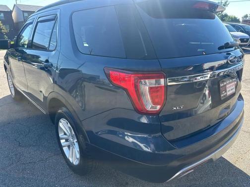 Blue Jeans Metallic 2017 Ford Explorer XLT