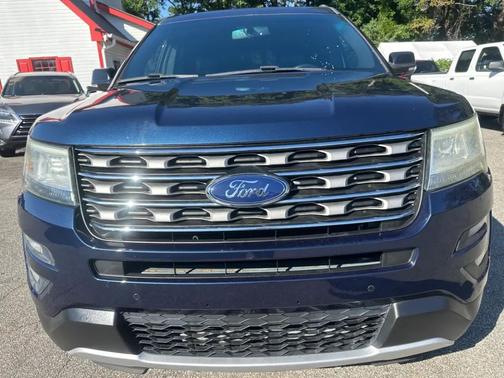 Blue Jeans Metallic 2017 Ford Explorer XLT