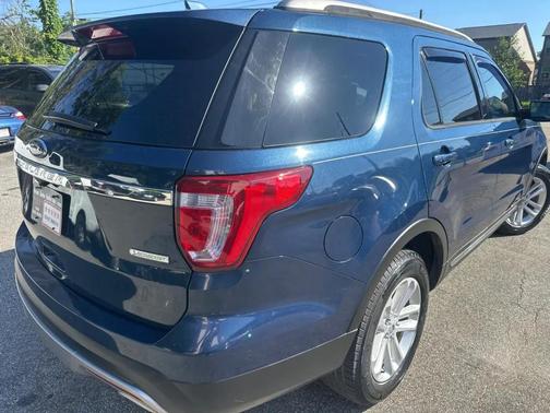 Blue Jeans Metallic 2017 Ford Explorer XLT