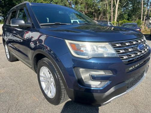Blue Jeans Metallic 2017 Ford Explorer XLT