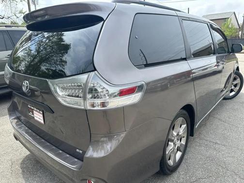 2012 Toyota Sienna SE