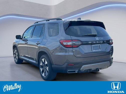 Modern Steel Metallic 2026 Honda Pilot Touring 8-Passenger