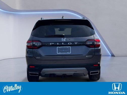 Modern Steel Metallic 2026 Honda Pilot Touring 8-Passenger