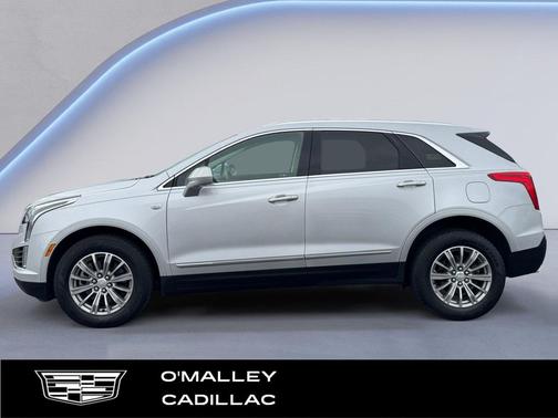 Radiant Silver Metallic 2017 Cadillac XT5 Luxury