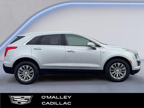 Radiant Silver Metallic 2017 Cadillac XT5 Luxury