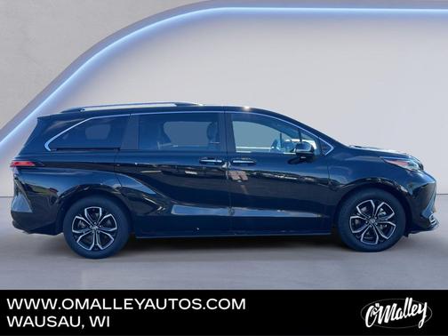 Midnight Black Metallic 2025 Toyota Sienna Platinum
